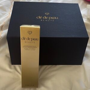 Hydro-Softening Essence Lotion. 5.7 Oz 
Ideal for normal-to-dry skin types.